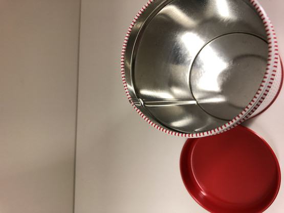J11 Aarikka Raidat peltipurkki pienempi