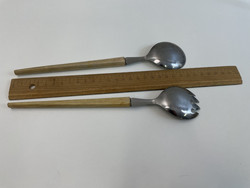 O9 salad servers light wood