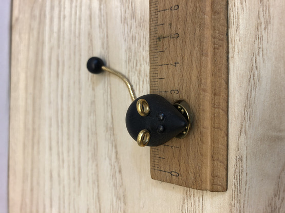 B147 Aarikka mouse pin black
