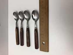 O28 Four small spoons