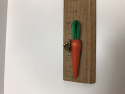 B190 Aarikka porkkana rintaneula