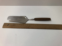 O8 Cake shovel