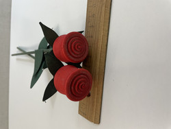 F218 red wooden roses