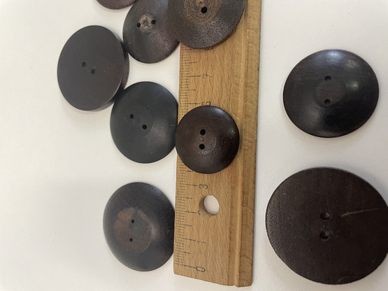 V37 wood buttons 10 pcs