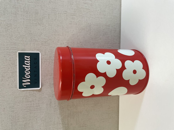 J36 Aarikkas Kukkaset tin can, red