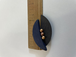 B238 Aarikkas Helmi brooch