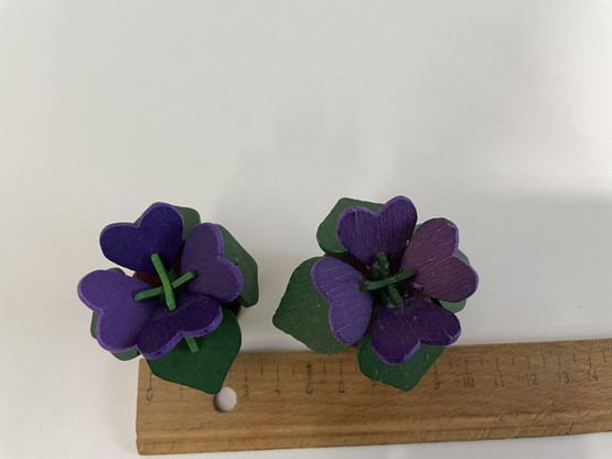 F243 Johan Puu small flowers