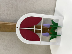 F250 Johan Wood window decoration tulips