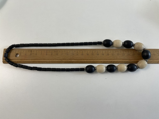 K244 Aarikkas necklace, black and white