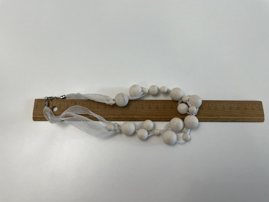 K246 Aarikkas necklace, white