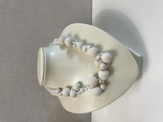 K246 Aarikkas necklace, white