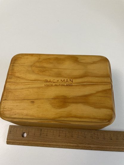 R31 Backmans wooden butter box