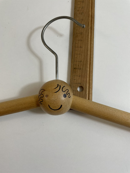 V65 Aarikka hanger