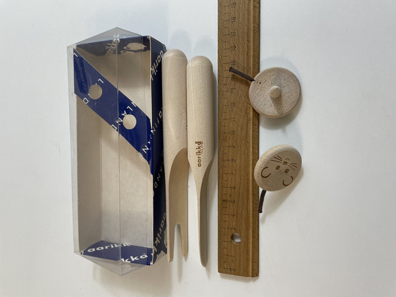 O42 Aarikka Cheese set in a package