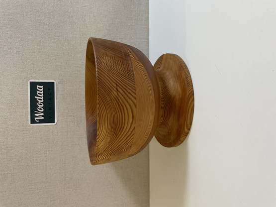 R33 Wooden bowl with legs