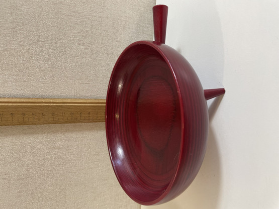 R34 Tripod dish, red