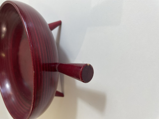R34 Tripod dish, red