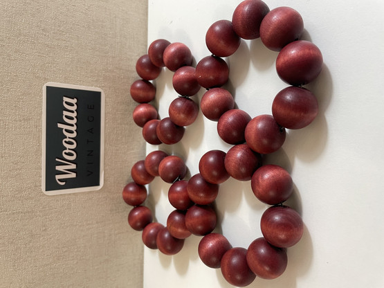 C92 Aarikan red wood bead rings 4 pcs