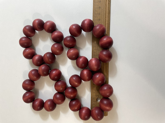C92 Aarikan red wood bead rings 4 pcs