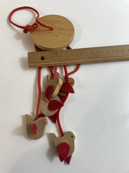 M39 Aarikka wooden bird mobile red, Punatulkut