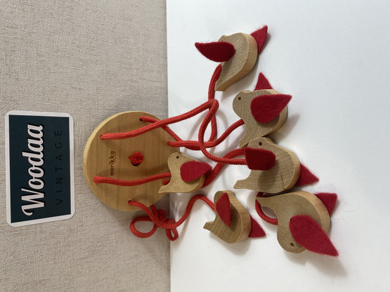 M39 Aarikka wooden bird mobile red, Punatulkut