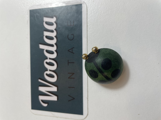 B293 Aarikkas ladybug pin