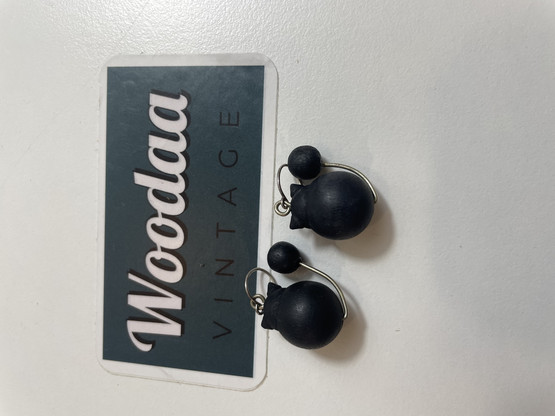 E277Aarikkas Felix earrings