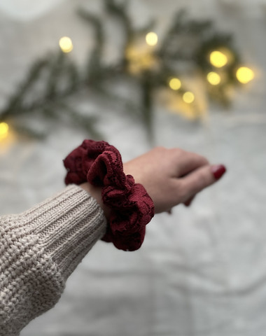 Scrunchie, Burgundi pitsi