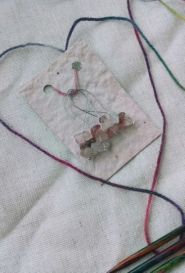 Silmukkamerkit, ruusukvartsi