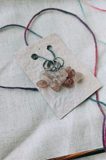 Silmukkamerkit, ruusukvartsi