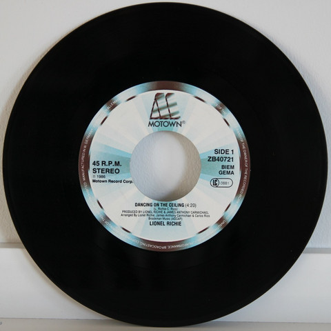 Richie Lionel: Dancing On The Ceiling