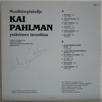 Pahlman Kai: ystävineen tanssittaa (nimmarilla)