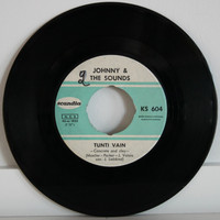 Johnny & The Sounds: Tunti vain / Mä elän yhtä päivää varten