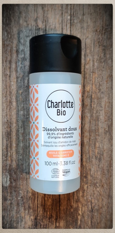 Charlotte Bio kynsilakanpoistoaine