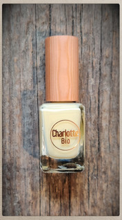 Charlotte Bio kynsilakka - 17, Jaune Pastel, 10ml