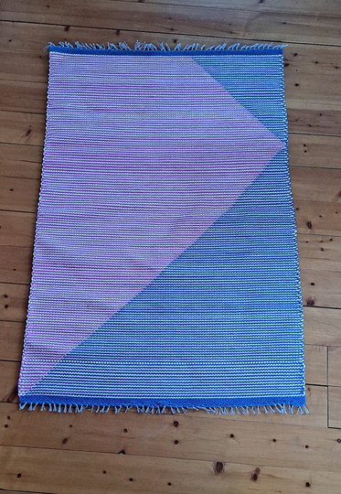 Pinkin ja sinisen liitos -matto