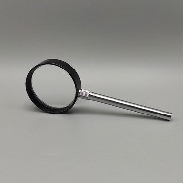 4 x magnifying glass