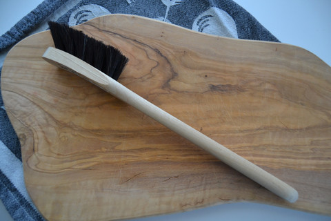 Puinen astiaharja, pituus 29 cm, öljytty harjapuu, pehmeä