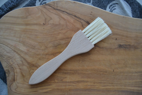 Pullasuti, pituus 17 cm, vahattu harjapuu, sianjouhi