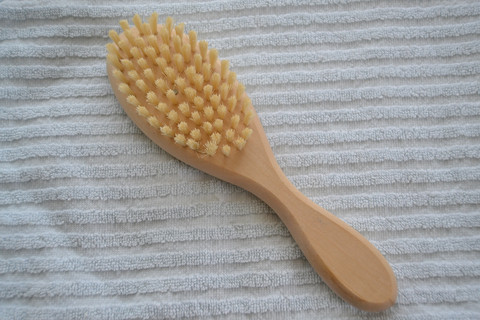 Hiusharja soikea, pituus 22 cm, öljytty harjapuu, karkea