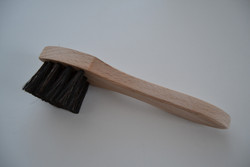 Kenkälankkiharja, koko 3,5x16 cm, soikea harjaosa, pehmeä hevosenjouhi