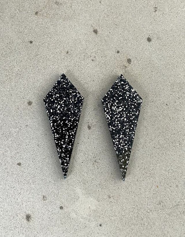 ARROW - earrings, BLACK glitter