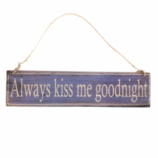 Puinen kyltti Always kiss me goodnight, sinertävä