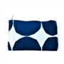 Meikkipussi, Marimekko for Finnair - Pienet kivet sininen