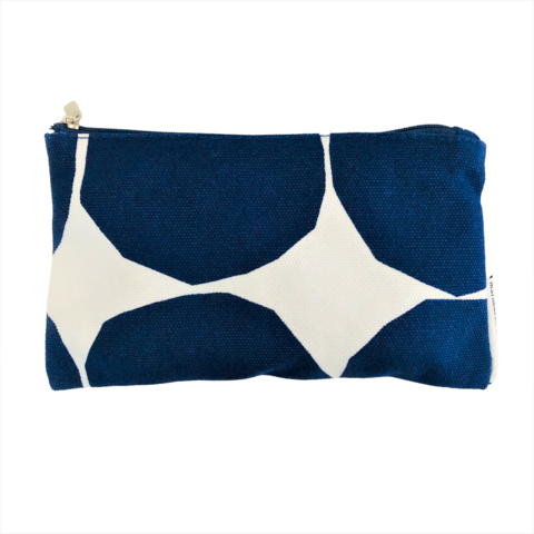 Meikkipussi, Marimekko for Finnair - Pienet kivet sininen
