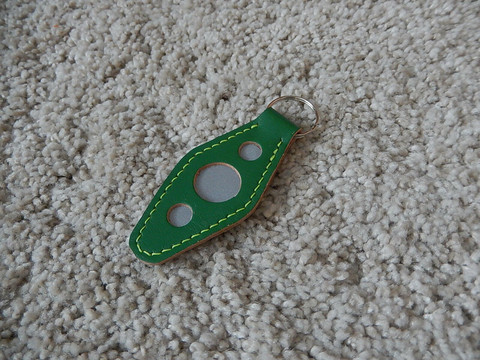 Nahkainen avaimenperä, vihreä/harmaa, heijastava