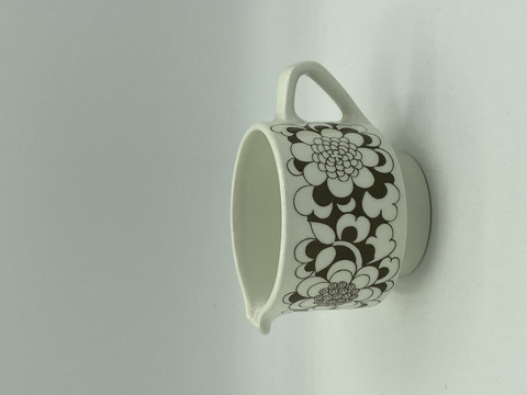 Gardenia creamer, brown