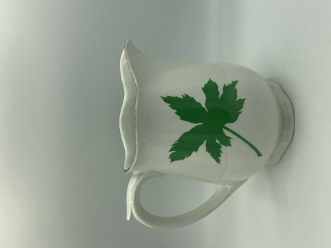 Kurjenpolvi milk jug