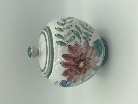Ara jar with lid