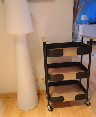 Musta beige Arty tarjoiluvaunu kolmella tasolla - apupöytä kotiin